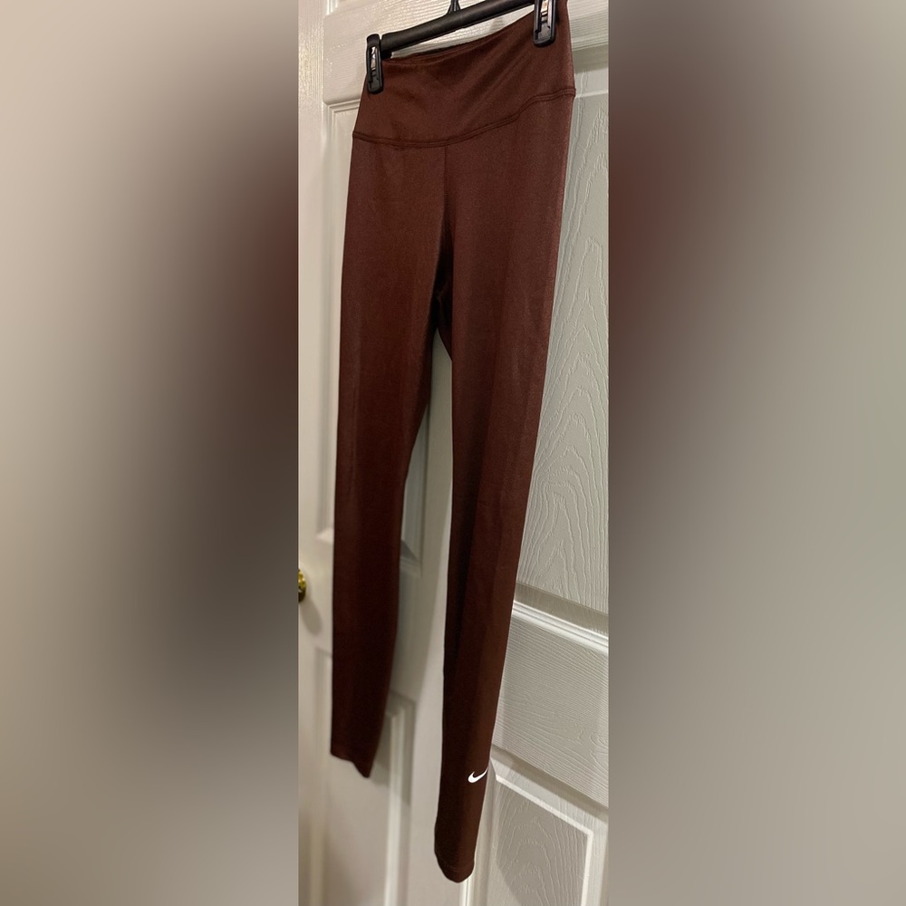 Women's Mid-Rise Camo Leggings Size Small 🤎